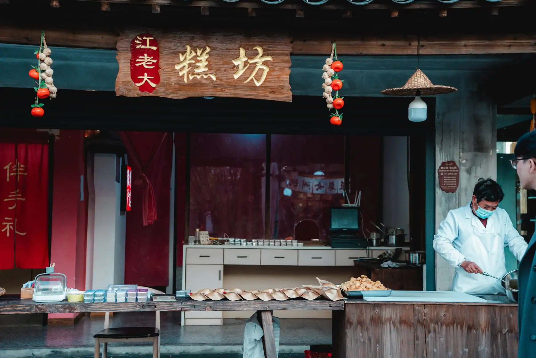 2025年门店形象设计趋势：极简美学与品牌调性的融合实践