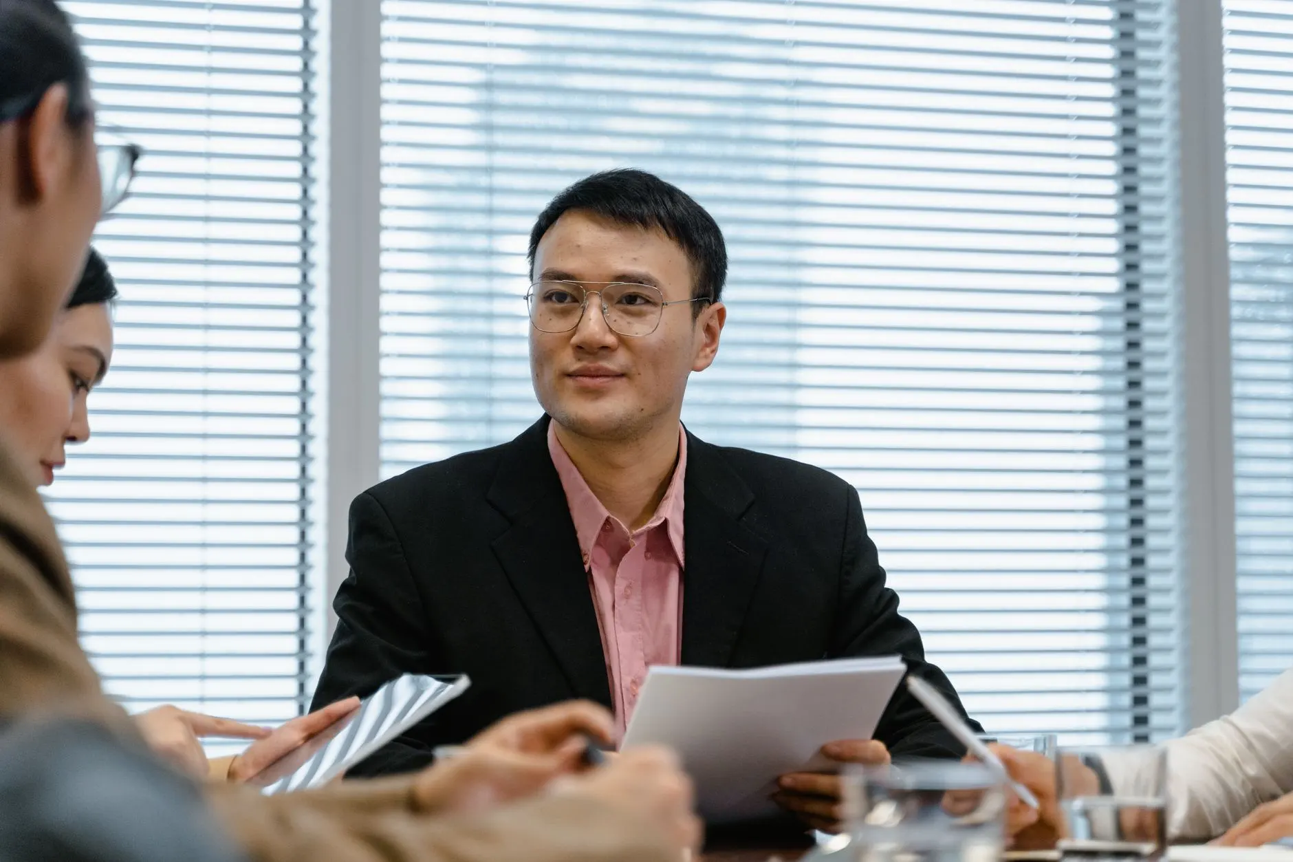 2025年门店形象设计趋势：从陈列手册到橱窗动线的整合方案